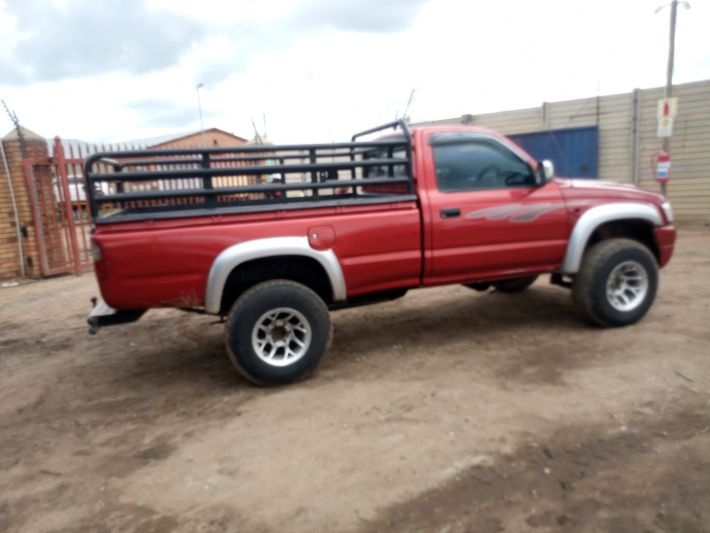 Toyota Hilux • 2002 • 155,255 km 5
