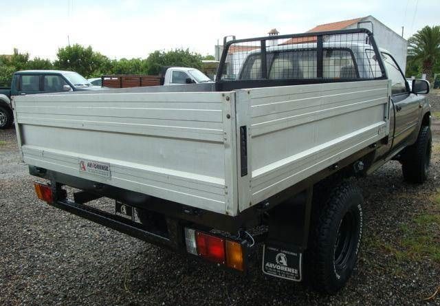 Toyota Hilux • 1995 • 200,000 km 5