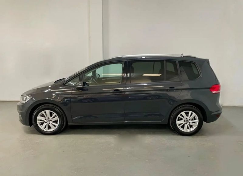 Volkswagen Touran • 2021 • 82,000 km 2