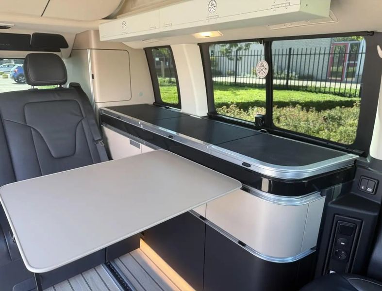 Mercedes-Benz 210 Van • 2018 • 84,000 km 9
