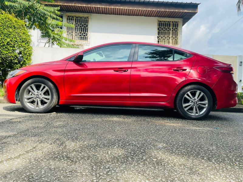 Hyundai Elantra • 2018 • 33,000 km 1