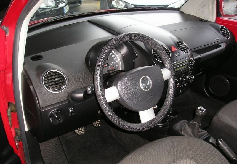 Volkswagen New Beetle • 2011 • 92,082 km 2