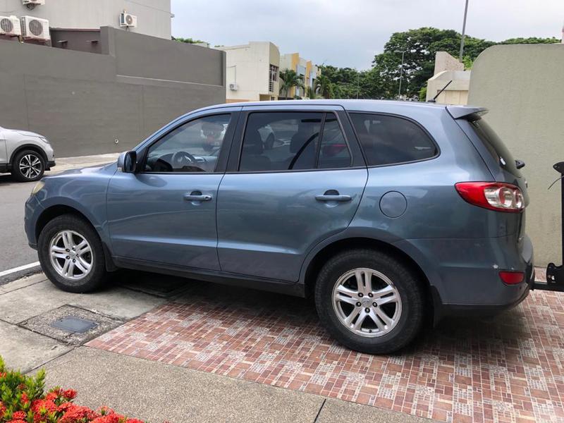 Hyundai Santa Fe • 2011 • 234 km 4