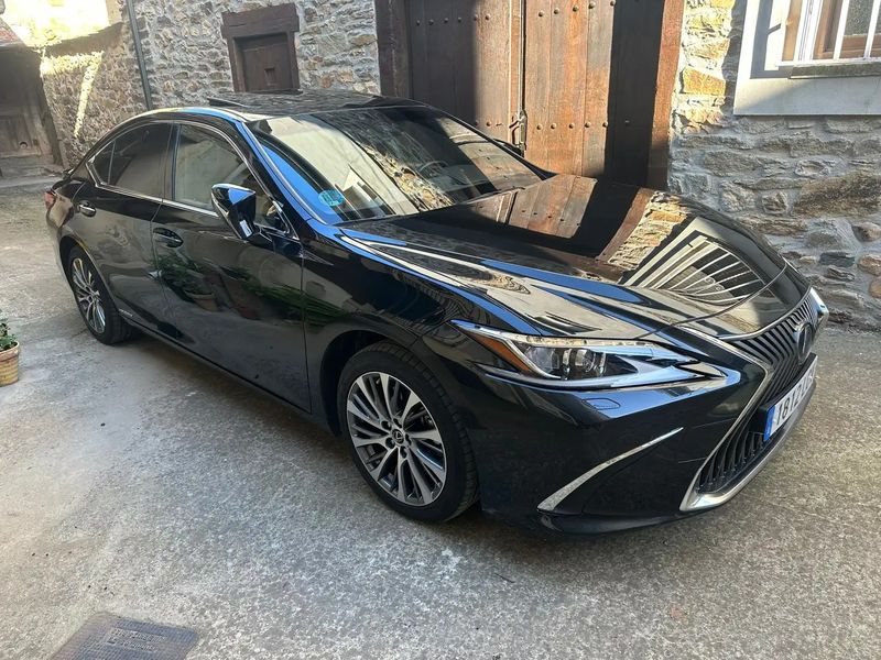 Lexus ES • 2019 • 39,000 km 1