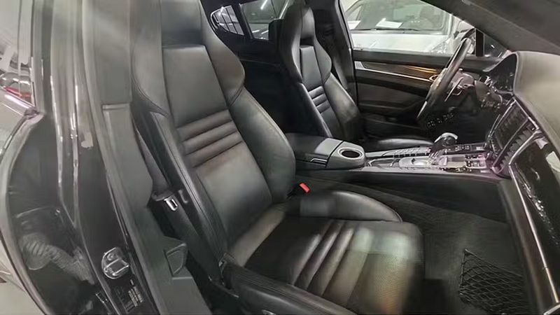 Porsche Panamera • 2012 • 104,555 km 2