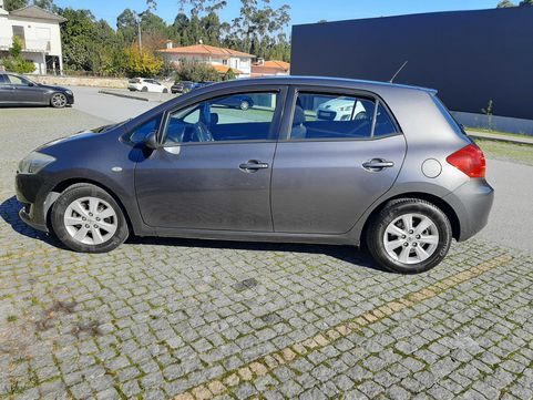 Toyota Auris • 2009 • 48,000 km 1