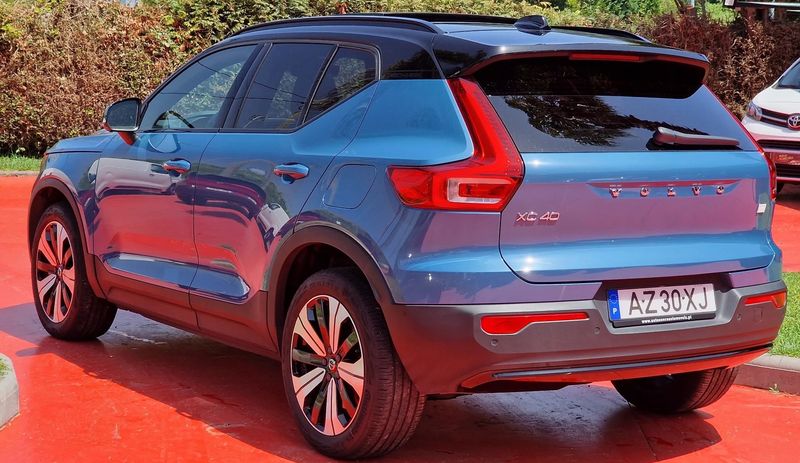 Volvo XC40 • 2023 • 39,700 km 2