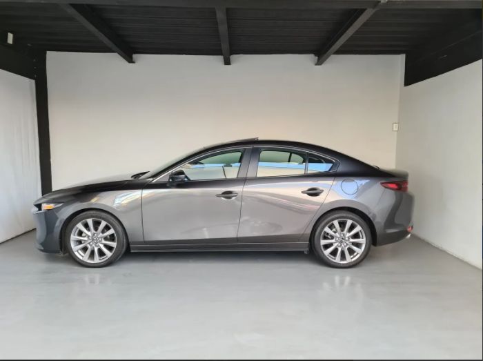 Mazda 3 • 2021 • 77,000 km 2