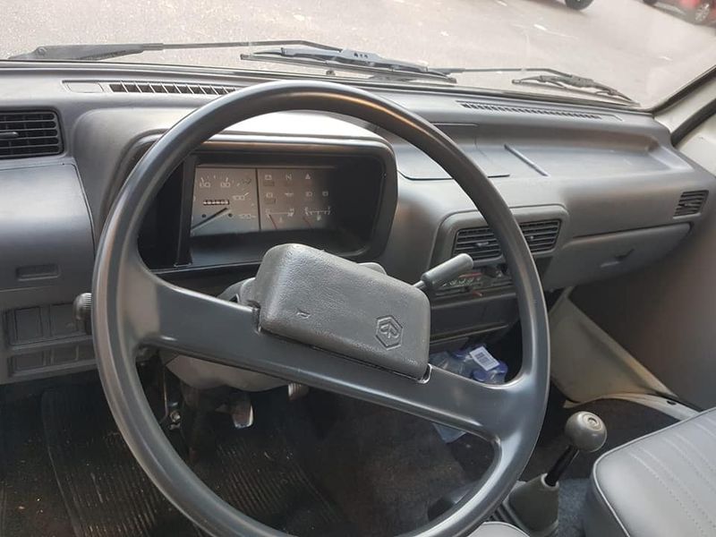 Land Rover Defender • 1992 • 50,000 km 5