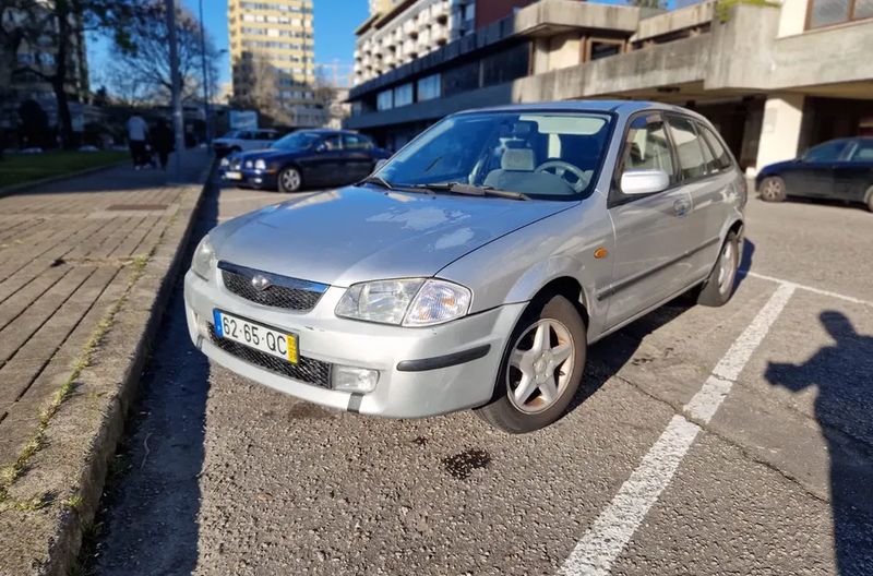 Mazda 323 • 2000 • 325,000 km 1