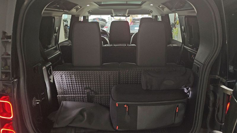 Land Rover Defender • 2020 • 53,363 km 11