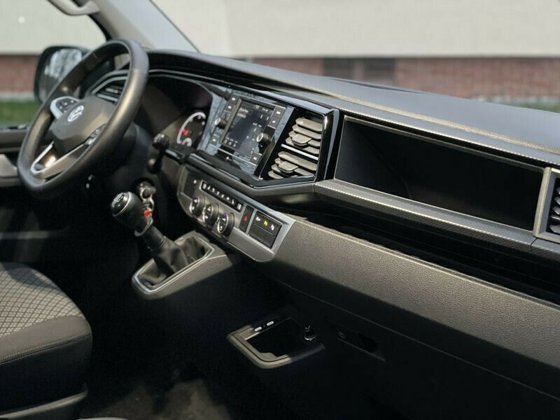 Volkswagen Multivan • 2020 • 92,900 km 12