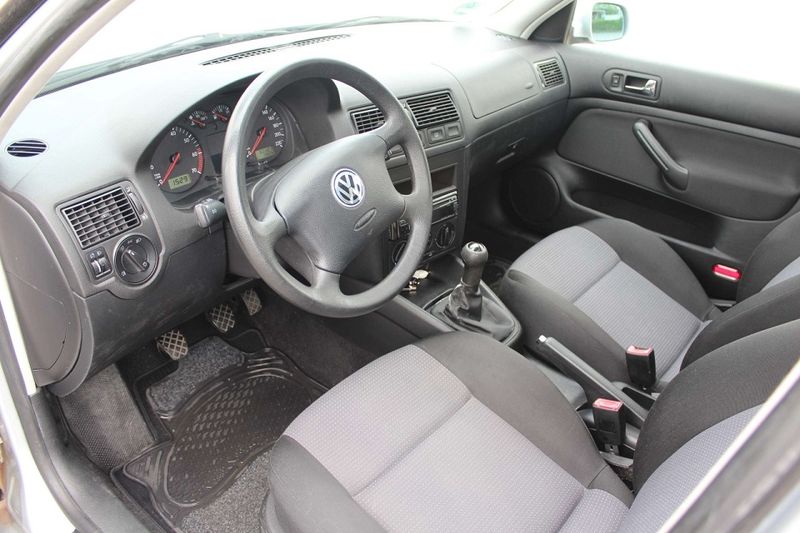 Volkswagen Golf • 2002 • 154,600 km 4