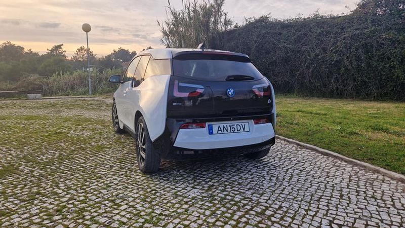 BMW i3 • 2017 • 105,000 km 2