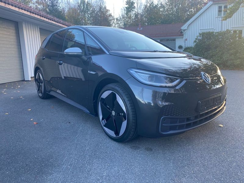 Volkswagen ID.4 • 2021 • 24,500 km 1
