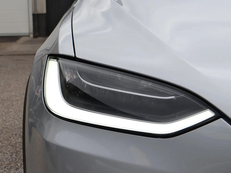 Tesla Model X • 2017 • 99,000 km 2