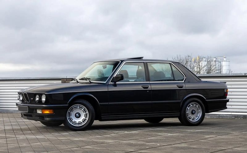 BMW 5 Series • 1985 • 130,000 km 15