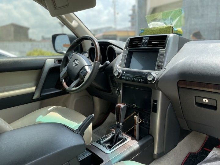 Toyota Land Cruiser • 2013 • 40 km 3