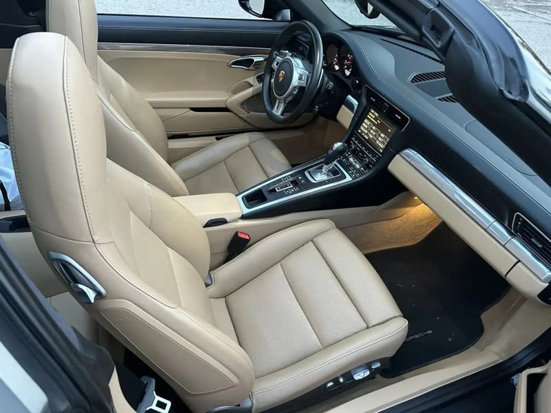 Porsche 911 • 2015 • 133,000 km 4