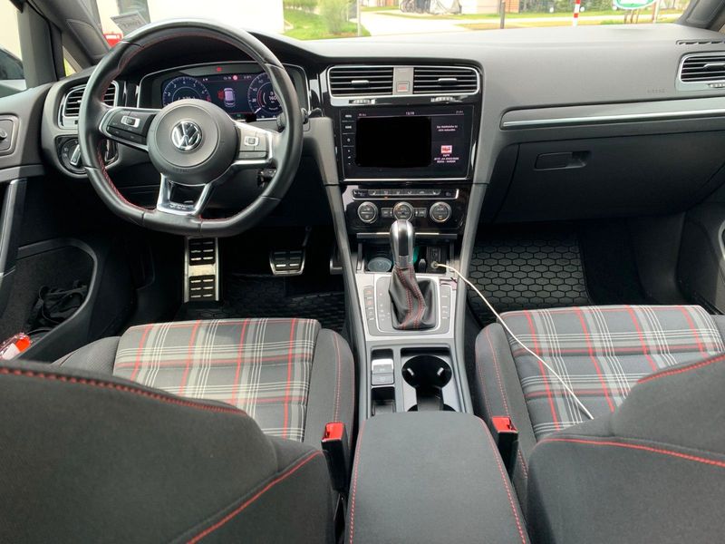 Volkswagen Golf • 2017 • 105,000 km 2