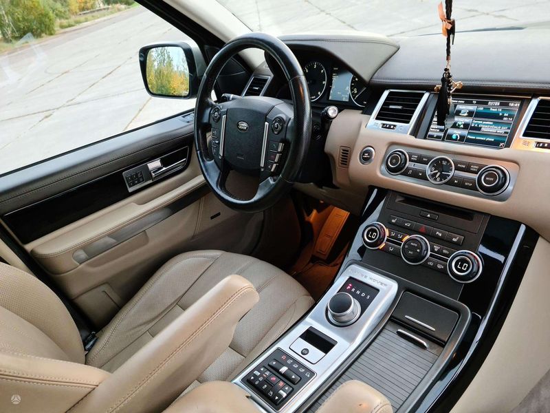 Land Rover Range Rover Sport • 2013 • 220,000 km 24