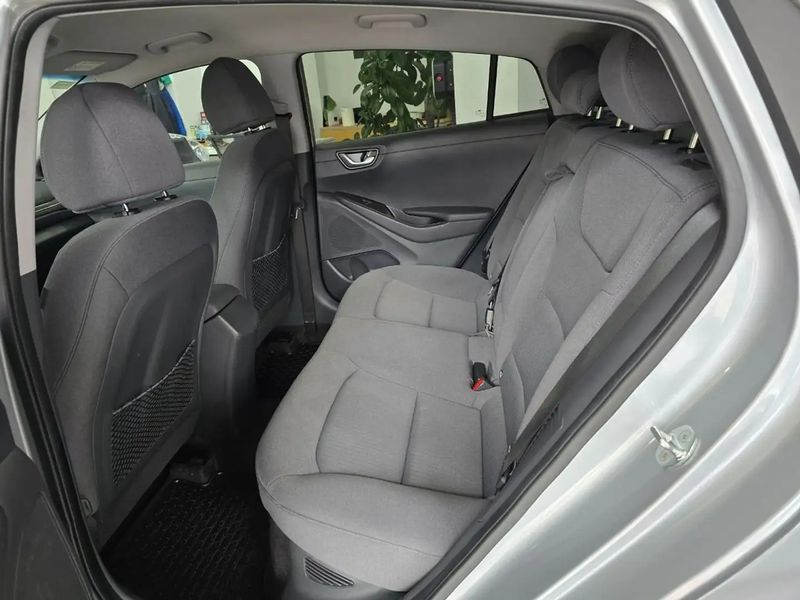 Hyundai Ioniq Plug-In Hybrid • 2020 • 51,500 km 6