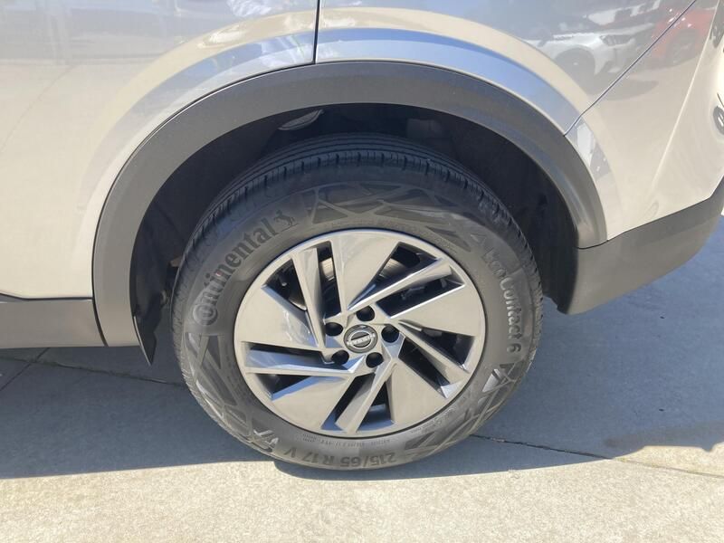 Nissan Qashqai • 2023 • 21,557 km 15