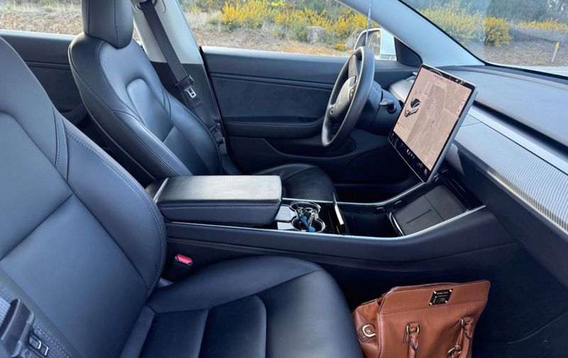 Tesla Model 3 • 2020 • 111,000 km 8