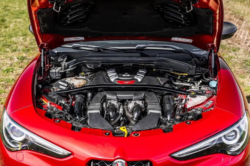 Alfa Romeo Stelvio • 2017 • 51,000 km 14