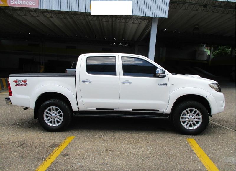 Toyota Hilux • 2011 • 148,000 km 4