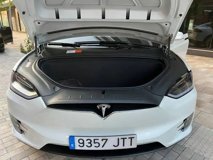 Tesla Model X • 2016 • 42,965 km 5