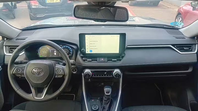 Toyota RAV4 • 2024 • 78,000 km 6