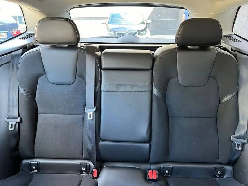 Volvo XC60 • 2021 • 65,000 km 9