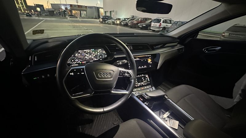 Audi e-tron • 2021 • 28,000 km 18