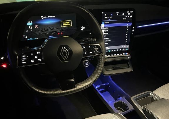 Renault Mégane • 2023 • 16,000 km 2