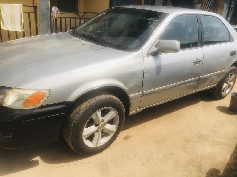 Toyota Camry • 2002 • 180,000 km 2