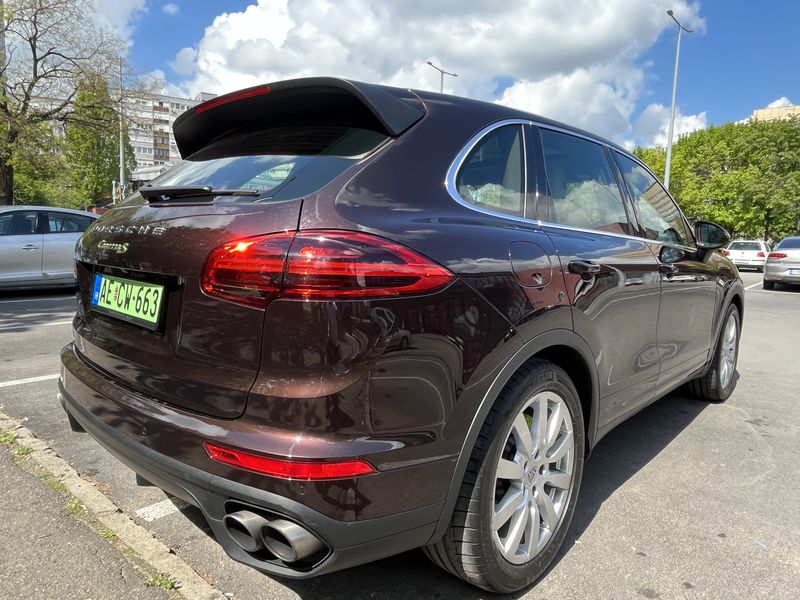 Porsche Cayenne • 2015 • 271,000 km 2