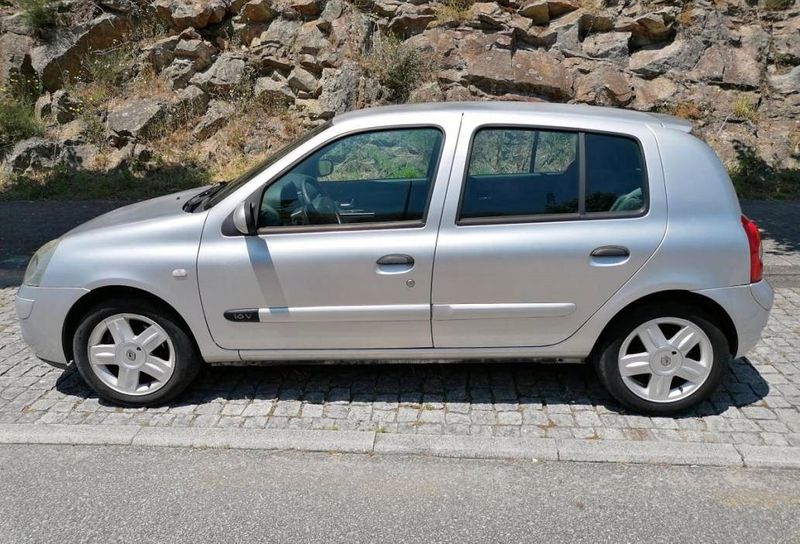 Renault Clio • 2005 • 139,999 km 8