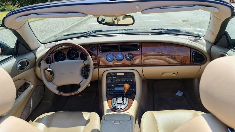 Jaguar XK8 Convertible • 2001 • 35,658 km 9