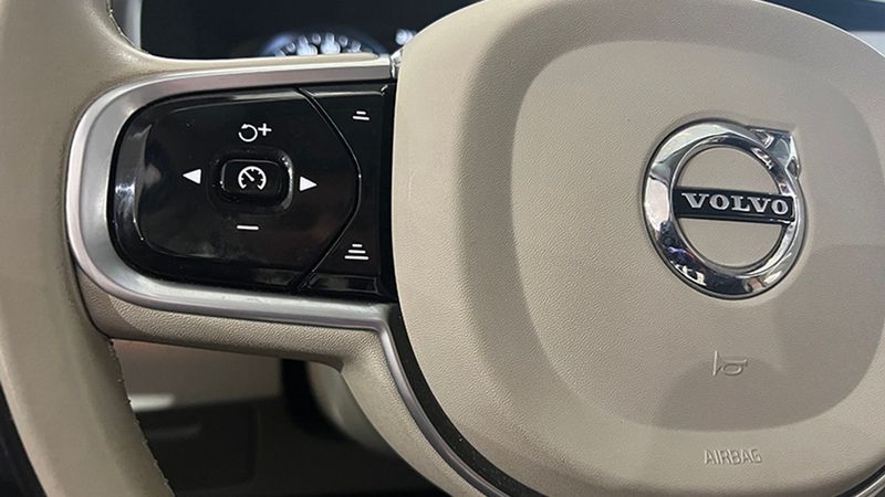Volvo XC90 • 2021 • 48,935 km 18