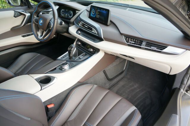 BMW i3 • 2014 • 102,720 km 12