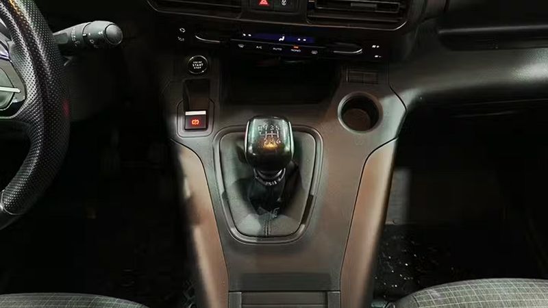 Peugeot Bipper • 2021 • 49,762 km 8