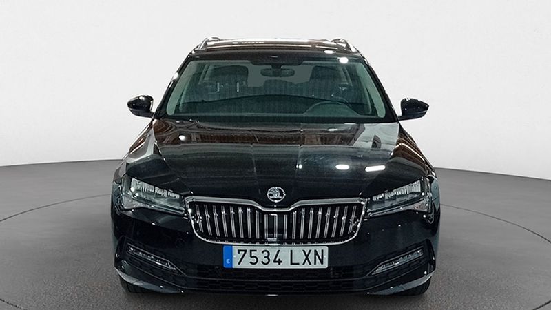 Škoda Superb • 2022 • 19,247 km 13