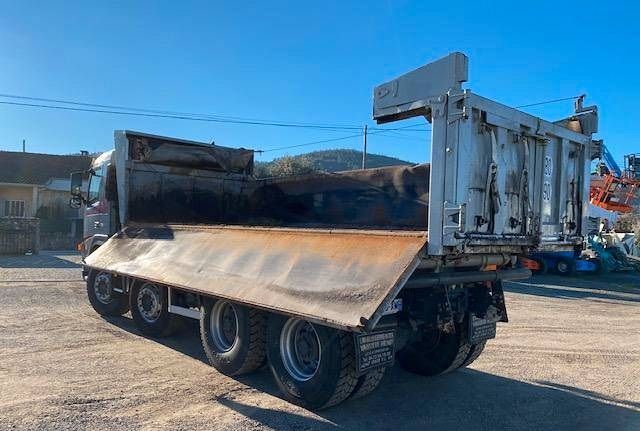 Volvo XC40 • 2001 • 250,000 km 2