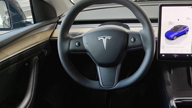 Tesla Model Y • 2023 • 46,686 km 4