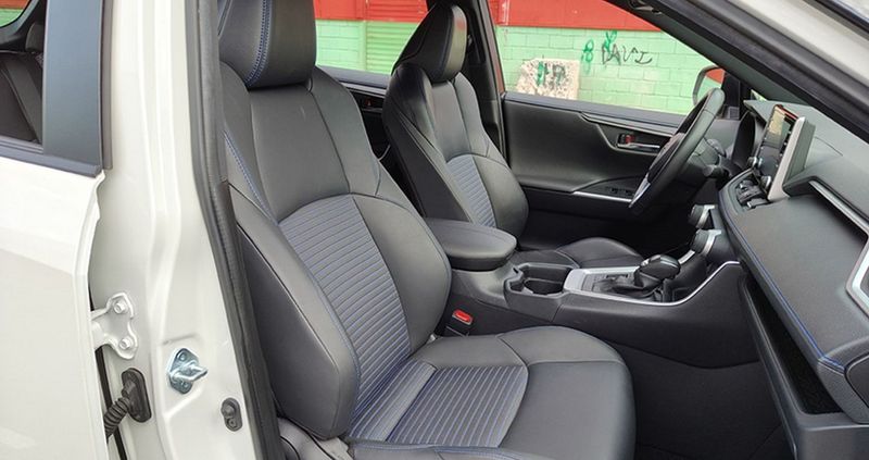 Toyota RAV4 • 2022 • 95,000 km 12