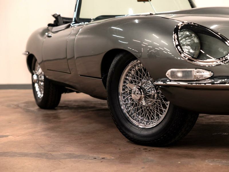 Jaguar E-PACE • 1967 • 42,690 km 18