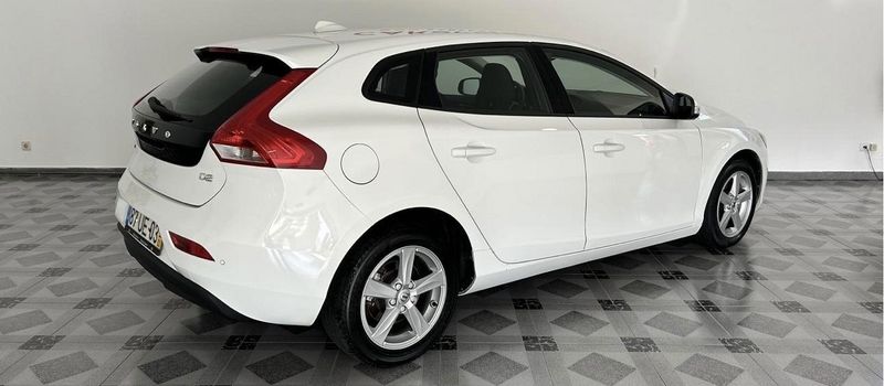 Volvo V40 • 2018 • 110,000 km 1