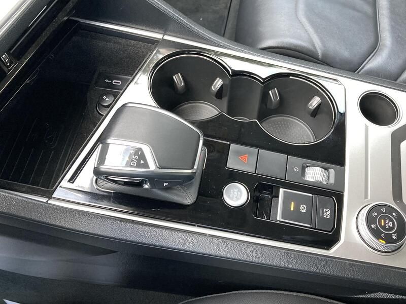 Volkswagen Touareg • 2020 • 49,560 km 8