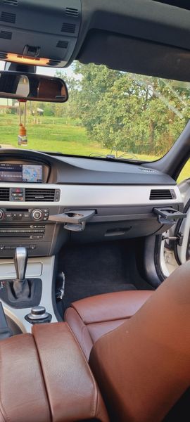 BMW 3 Series • 2008 • 284,600 km 12